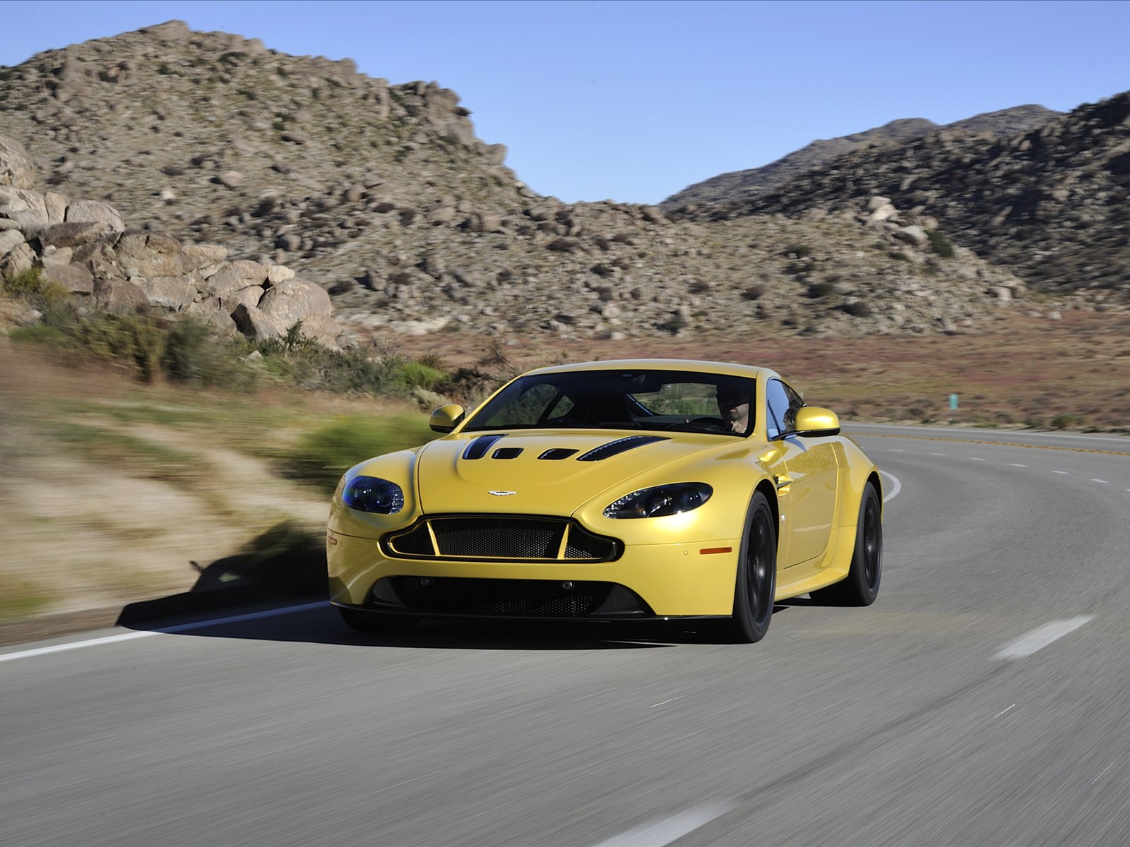 Aston Martin V12 Vantage S 2014